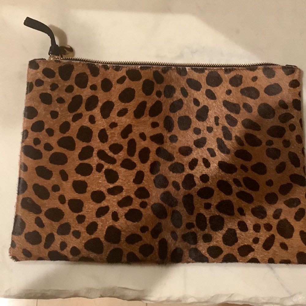 Clare V Flat Clutch. Leopard print.